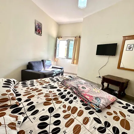 Master Bed Center Residence-3