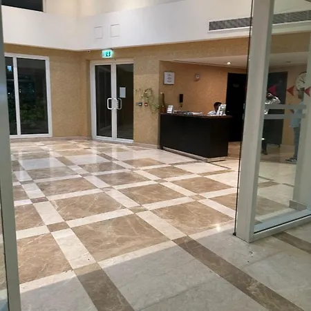 Master Bed Center Residence-2