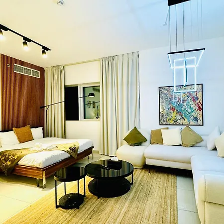 Private Rooms In 3 Bedroom Apartment Skynest Homes Marina Pinnacle-2